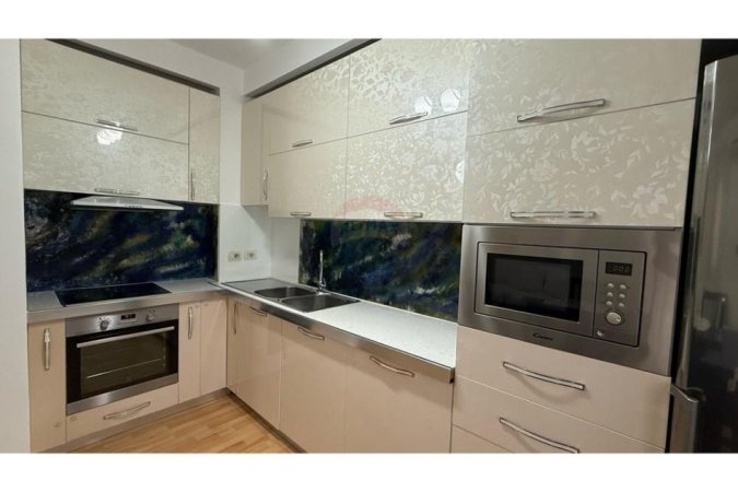 Tirane, jepet me qera apartament 2+1+Aneks+Ballkon Kati 4, 95 m² 700 € (21 Dhjetori)