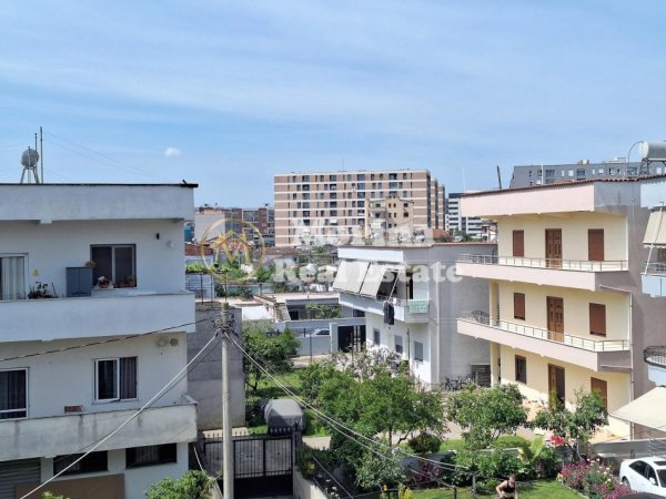 Tirane, jepet me qera apartament 1+1 Kati 3, 70 m² 320 € (Jordan Misja)