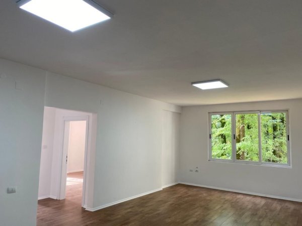 Tirane, jepet me qera apartament 2+1+Aneks+Ballkon Kati 2, 100 m² 680 € (rruga e elbasanit)