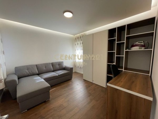 Tirane, jepet me qera apartament 3+1+Ballkon Kati 9, 153 m² 2.000 € (Rruga e elbasanit)