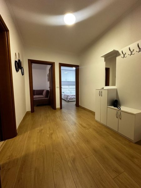 Tirane, jepet me qera apartament 1+1 Kati 1, 60 m² 600 € (Myslym shyri)
