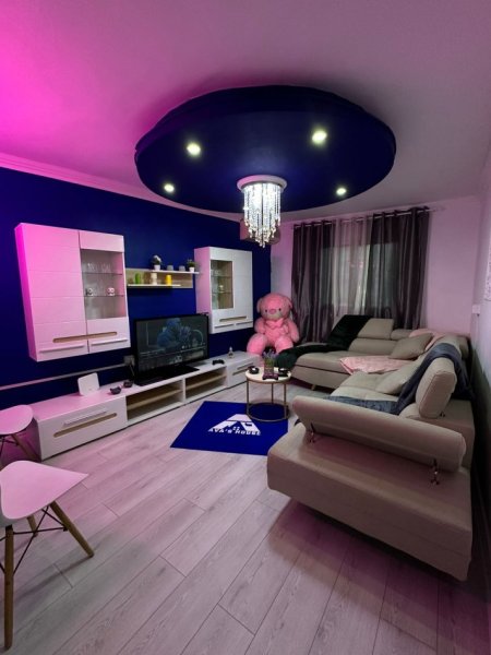Tirane, jepet me qera apartament 1+1 Kati 2, 65 m² 350 € (Rrg.Haxhi Sina)