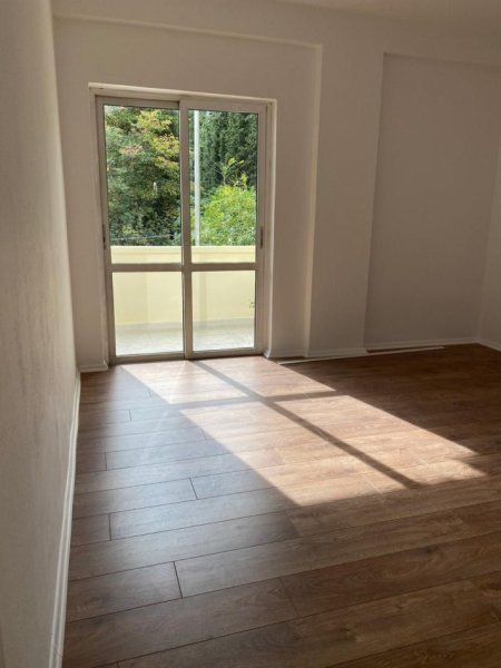 Tirane, jepet me qera apartament 2+1+Ballkon Kati 2, 100 m² 680 € (rruga e elbasanit)