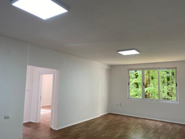 Tirane, jepet me qera apartament 2+1+Ballkon Kati 2, 100 m² 680 € (rruga e elbasanit)