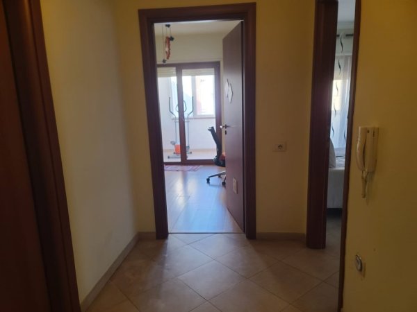 Tirane, jepet me qera apartament 2+1 Kati 8, 137 m² 600 € (Zogu i zi)