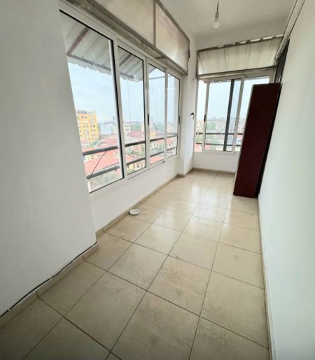 Tirane, jepet me qera apartament 1+1+Ballkon Kati 3, 65 m² 400 € (Rruga e dibres)