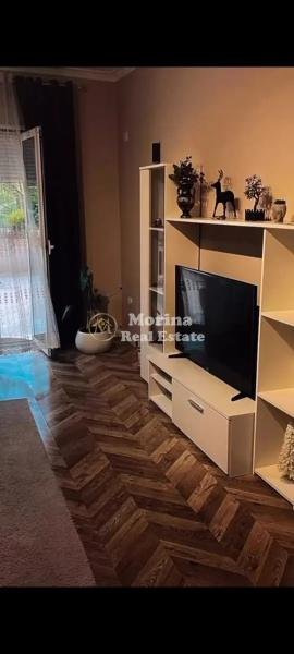 Tirane, jepet me qera apartament 1+1 Kati 1, 100 m² 900 € (Liqeni i Thate)