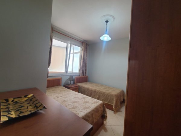 Tirane, jepet me qera 2+1 Kati 8, 800 € (Ish ekspozita)