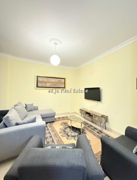 Tirane, jepet me qera apartament 2+1 Kati 1, 85 m² 560 € (Don bosko)