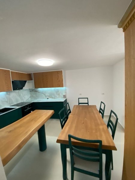 Tirane, jepet me qera apartament duplex 2+1 Kati 1, 150 m² 1.000 € (Kodra e diellit)