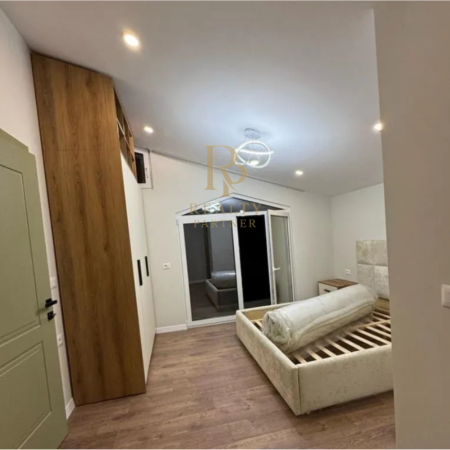 Tirane, jepet me qera Vile 2+1+Ballkon Kati 2, 140 m² 1.500 € (Sauk)