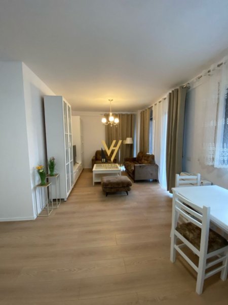 Tirane, jepet me qera apartament 2+1+Ballkon Kati 2, 115 m² 700 € (OXHAKU)
