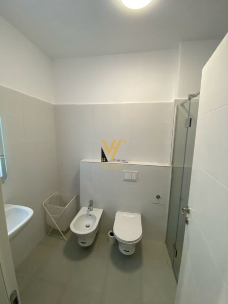 Tirane, jepet me qera apartament 1+1+Ballkon Kati 6, 75 m² 500 € (OXHAKU)