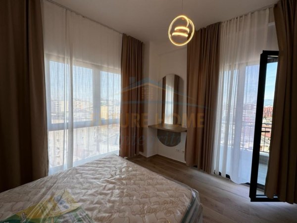 Tirane, jepet me qera apartament 1+1 Kati 8, 69 m² 600 € (Pazari ri)