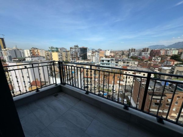 Tirane, jepet me qera apartament 1+1 Kati 8, 69 m² 600 € (Pazari ri)