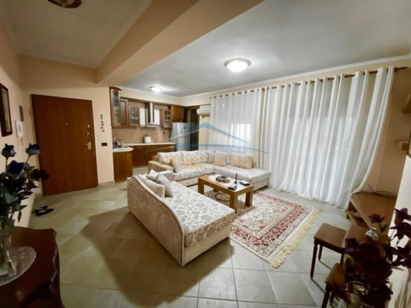 Tirane, jepet me qera apartament 1+1 Kati 1, 70 m² 550 € (Rruga e Barrikadave)