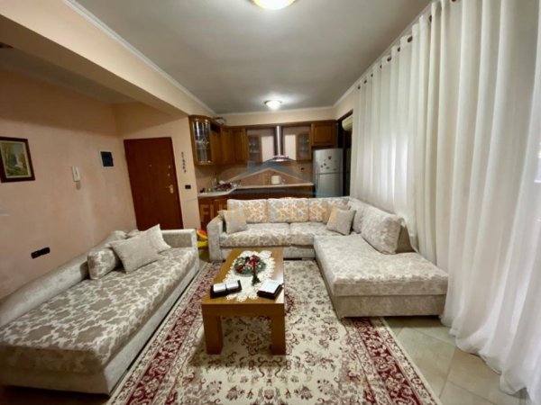 Tirane, jepet me qera apartament 1+1 Kati 1, 70 m² 550 € (Rruga e Barrikadave)