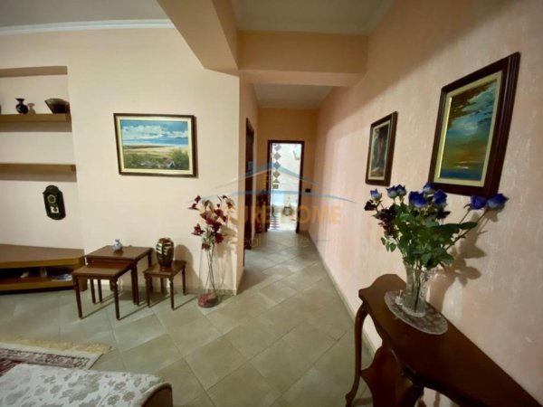 Tirane, jepet me qera apartament 1+1 Kati 1, 70 m² 550 € (Rruga e Barrikadave)