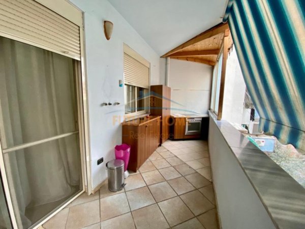 Tirane, jepet me qera apartament 1+1 Kati 1, 70 m² 550 € (Rruga e Barrikadave)