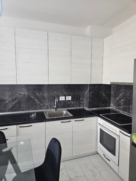 Tirane, jepet me qera apartament 1+1 Kati 11, 70 m² 500 € (rruga e kavajes)