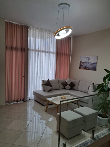 Tirane, jepet me qera Vile 2+1+Ballkon Kati 1, 100 m² 500 € (Hiqmet buzi)