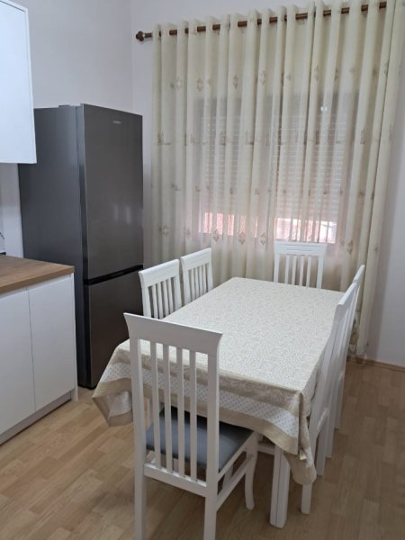 Tirane, jepet me qera Vile 2+1+Ballkon Kati 1, 100 m² 500 € (Hiqmet buzi)