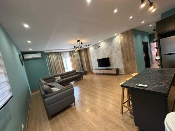 Tirane, jepet me qera apartament 2+1+Ballkon Kati 3, 150 m² 550 € (Rr. Albanopoli, Don Bosko te Xhamia)