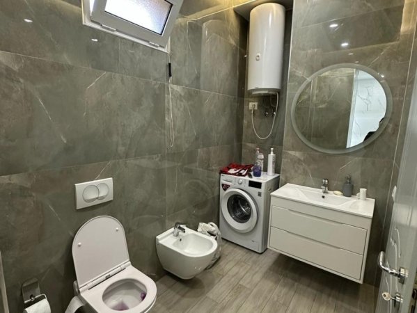 Tirane, jepet me qera apartament 2+1+Ballkon Kati 3, 150 m² 550 € (Rr. Albanopoli, Don Bosko te Xhamia)