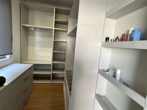 Tirane, jepet me qera apartament 2+1+Ballkon Kati 3, 150 m² 550 € (Rr. Albanopoli, Don Bosko te Xhamia)