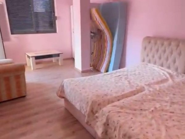 Tirane, jepet me qera apartament 2+1+Ballkon Kati 3, 150 m² 550 € (Rr. Albanopoli, Don Bosko te Xhamia)